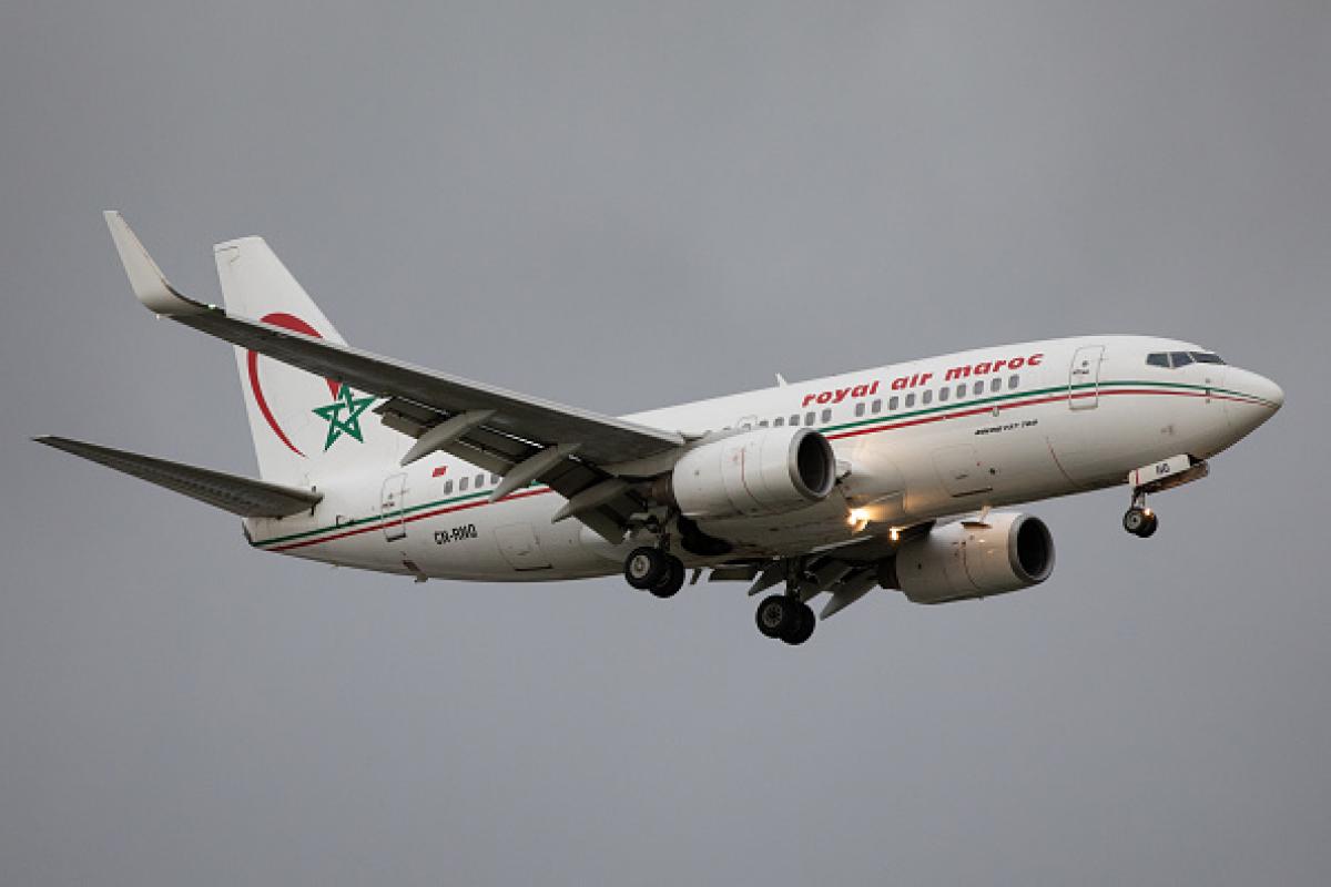 Imagen de archivo de un Boeing 737 de la Royal Air Maroc, aterrizando en el aeropuerto londinense de Heathrow.