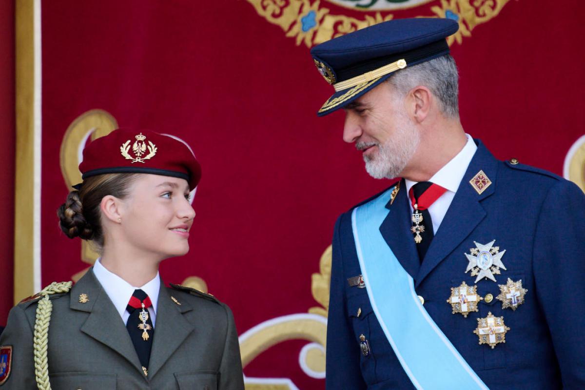 La princesa Leonor y Felipe VI en el desfile del 12 de octubre.