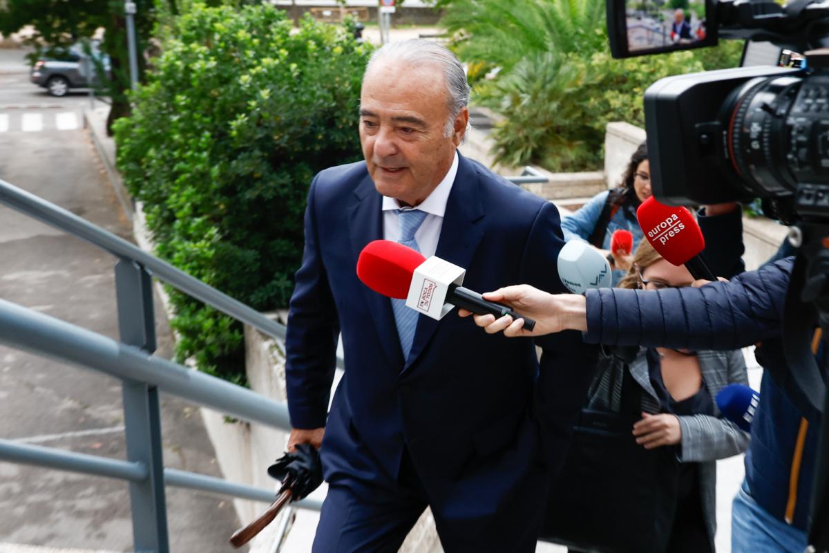 Carlos Iglesias, a su llegada al tribunal este 17 de octubre de 2023 en Madrid.