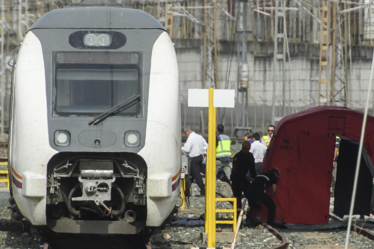 Dispositivo en la estación de Santa Justa (Sevilla), tras el hallazgo de los restos mortales de Álvaro Prieto, desaparecido el jueves.