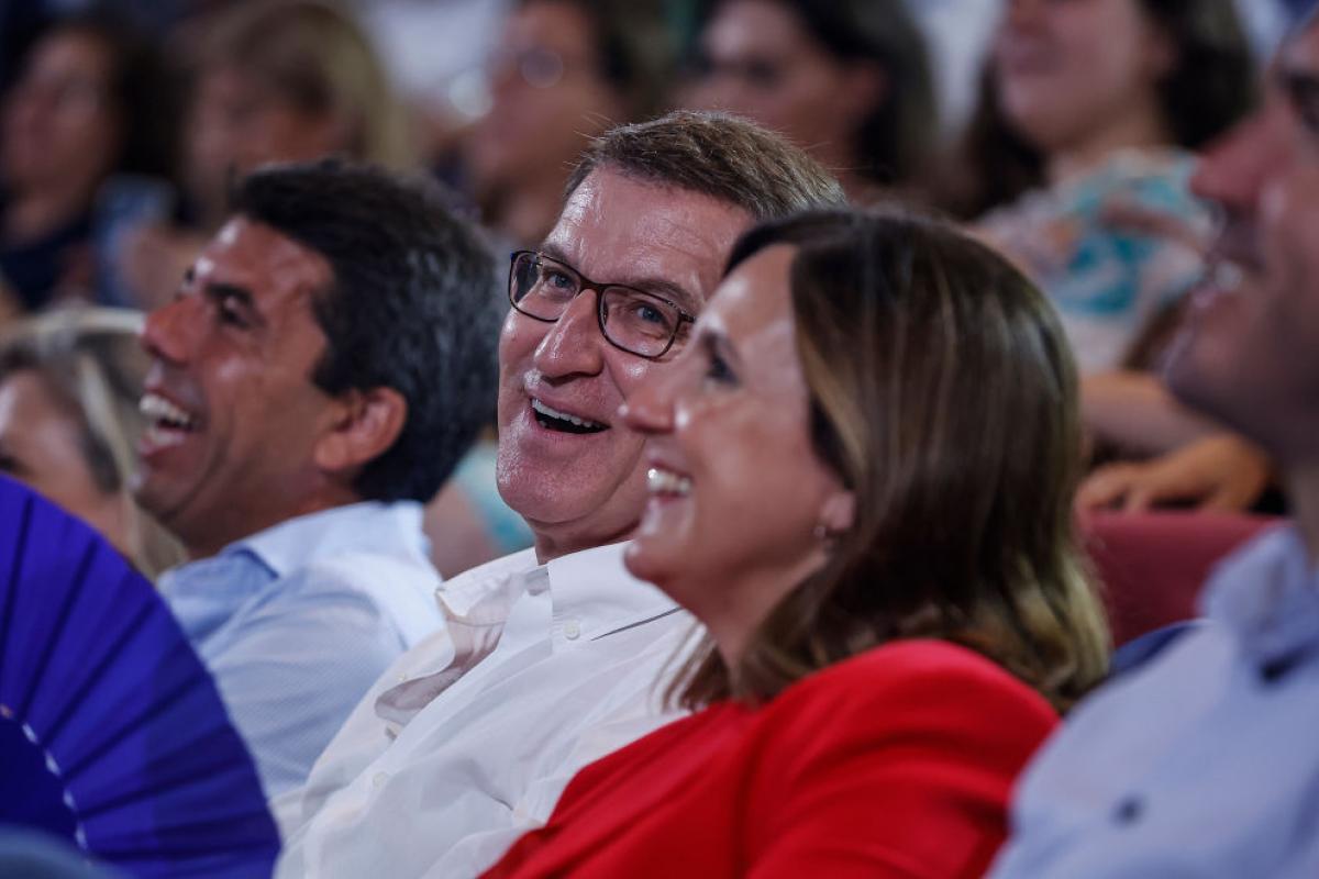 Foto de archivo de María José Catalá con Alberto Núñez Feijóo.