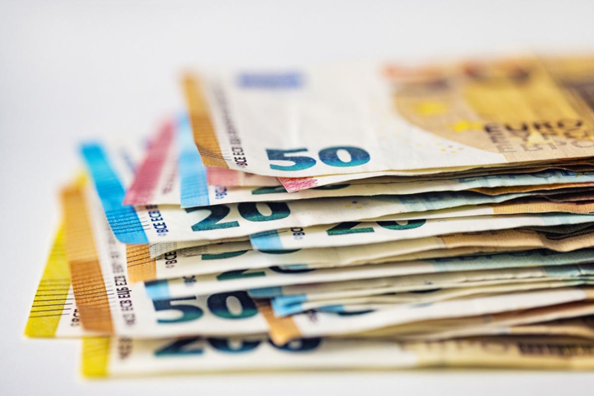 Imagen de archivo de un fajo de billetes.