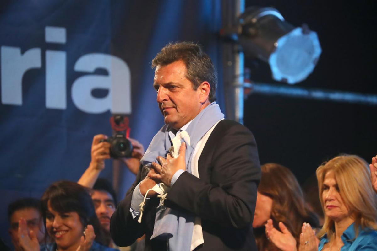 Sergio Massa, candidato de Unidos por la Patria, gana la primera vuelta de las presidenciales en Argentina.