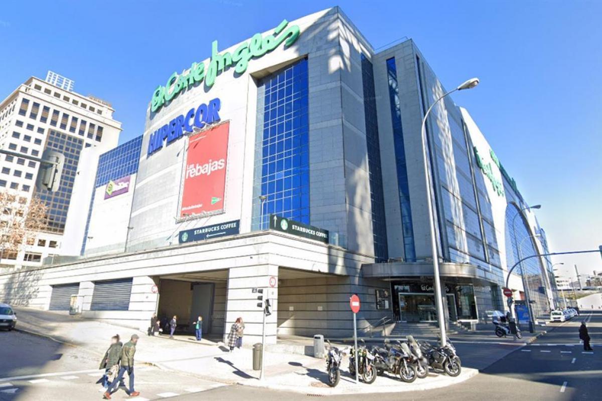 Fachada del centro comercial de Méndez Álvaro donde se levantarán dos rascacielos.