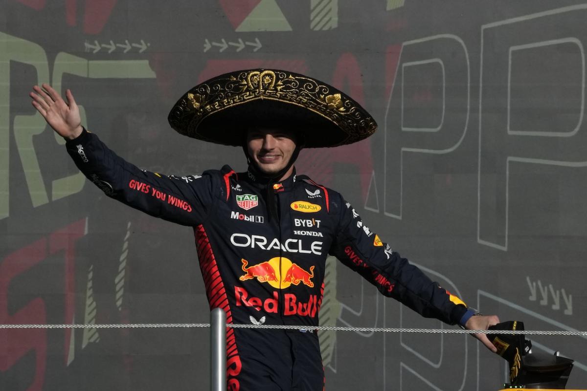 Max Verstappen celebra su victoria en el GP de Mexico.