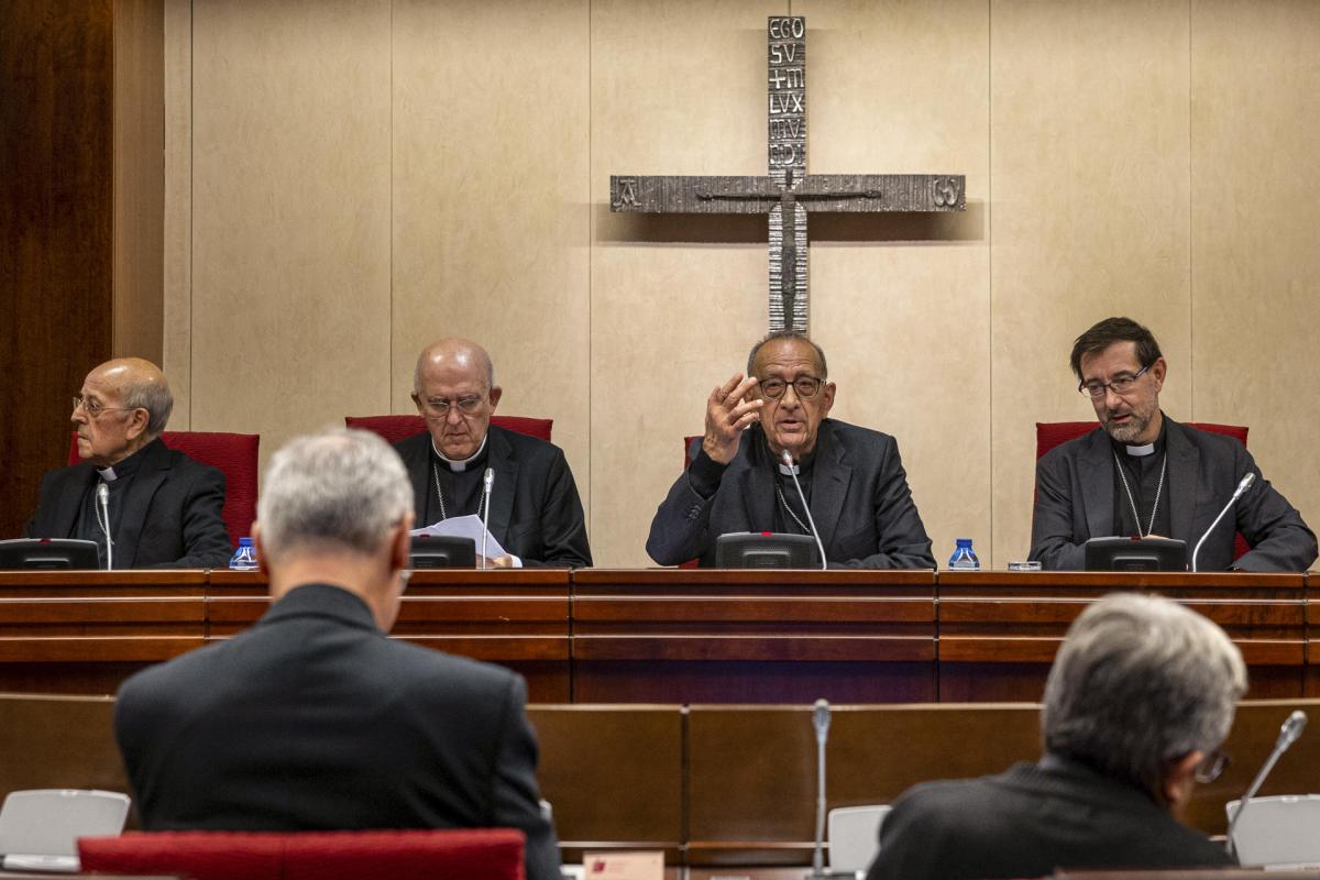 Reunión de la Conferencia Episcopal Española para analizar el informe del Defensor del Pueblo sobre los abusos en la Iglesia.