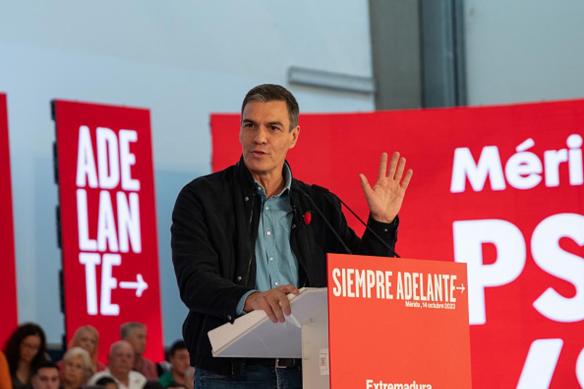 El candidato a la presidencia del Gobierno y presidente en funciones, Pedro Sánchez, en un acto del PSOE en Mérida el 14 de octubre de 2023.