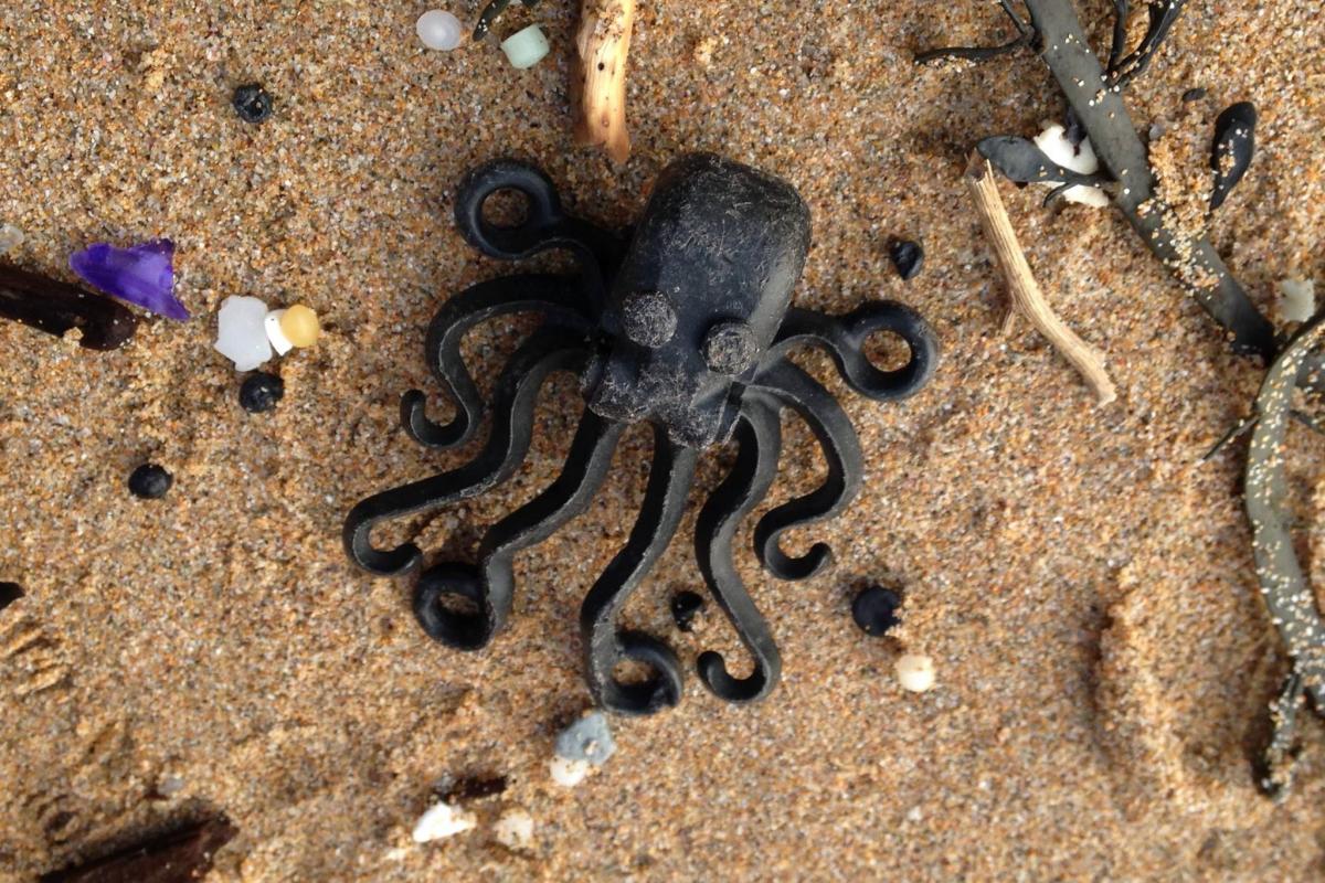 Pieza de Lego aparecida en la playa de Cornualles