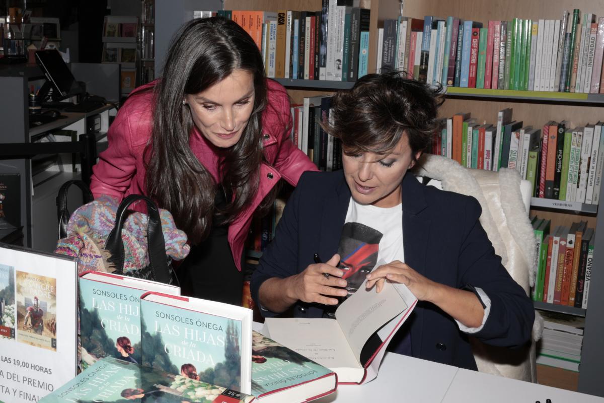 Hay algo en esta imagen de Letizia con Sonsoles Ónega que a Bob Pop no le  convence en absoluto