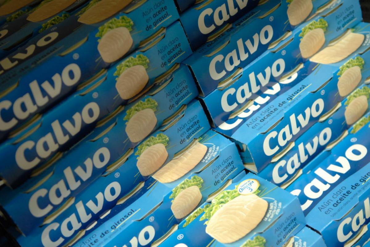 Latas de atún de la conservera Calvo.