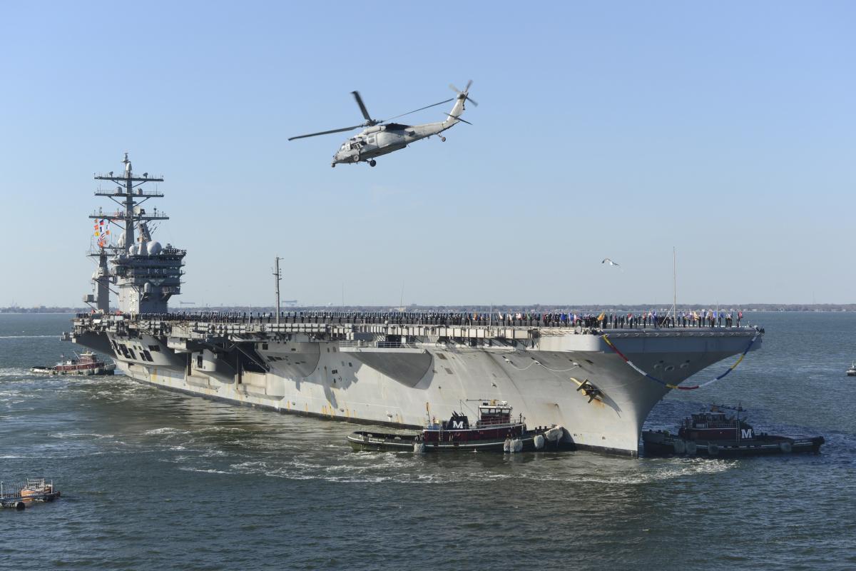 Foto de archivo del USS Dwight D. Eisenhower (CVN 69)