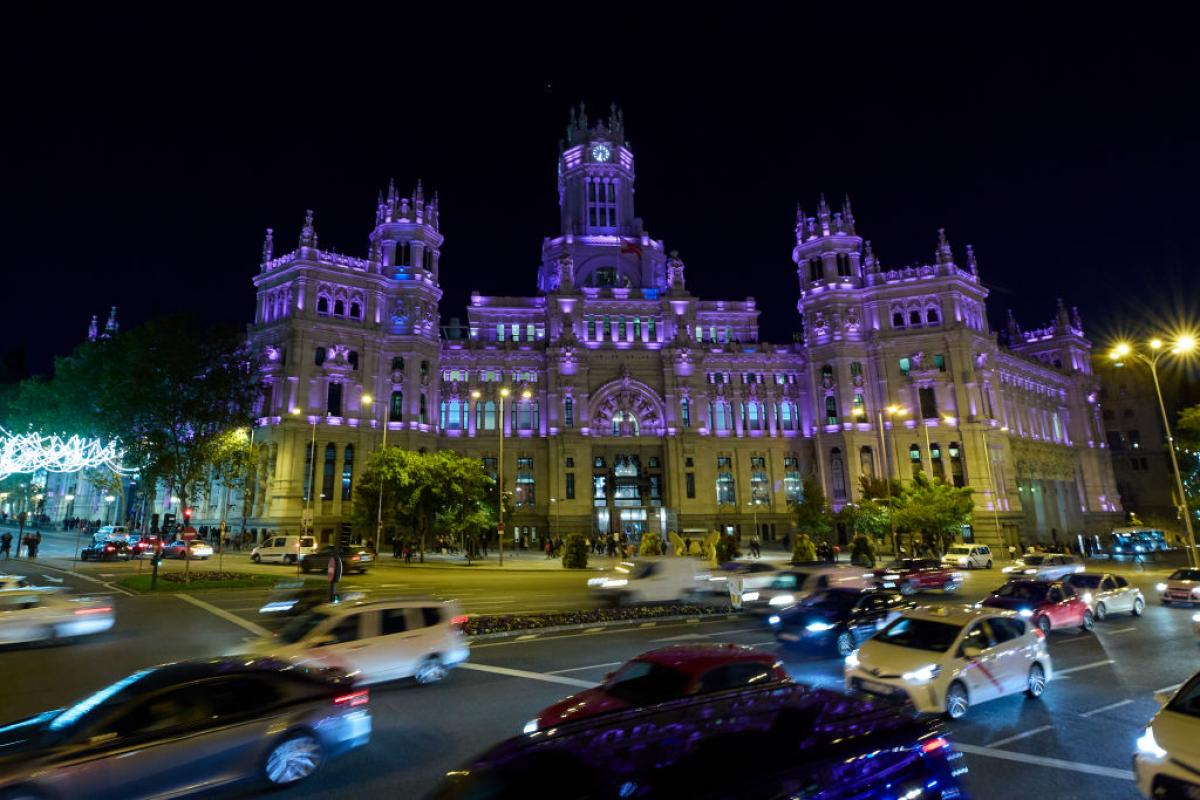 Vuelven los buses de la Navidad a Madrid, una oportunidad para ver la capital iluminada.