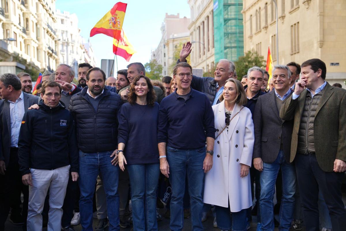 Feijóo junto a varios dirigentes del PP