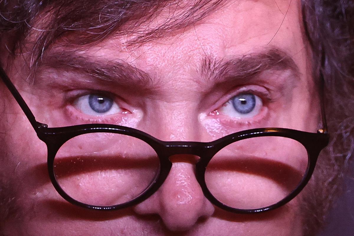 Primer plano del rostro del presidente electo de Argentina, Javier Milei.