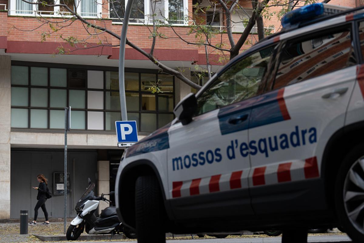 Imagen de archivo de un coche patrulla de los Mossos d'Esquadra en Barcelona.