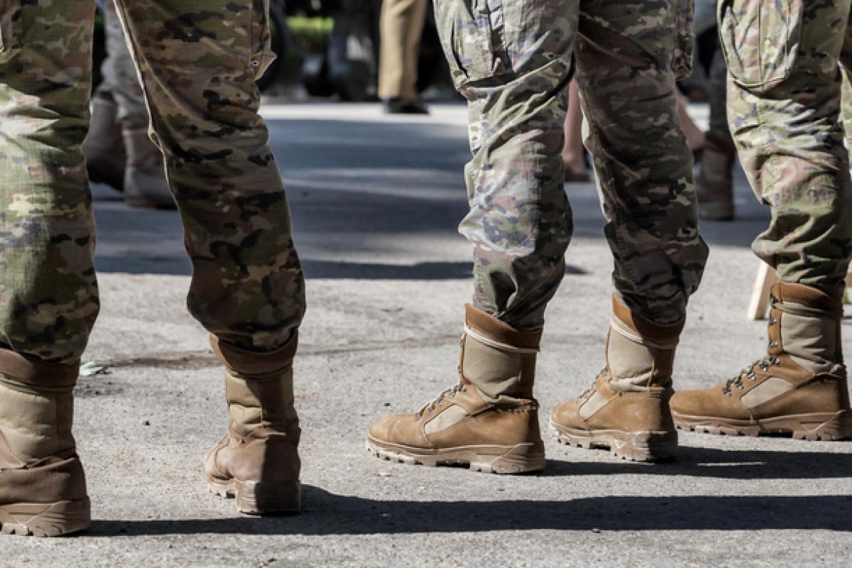 Imagen de archivo de un detalle de botas de militares.