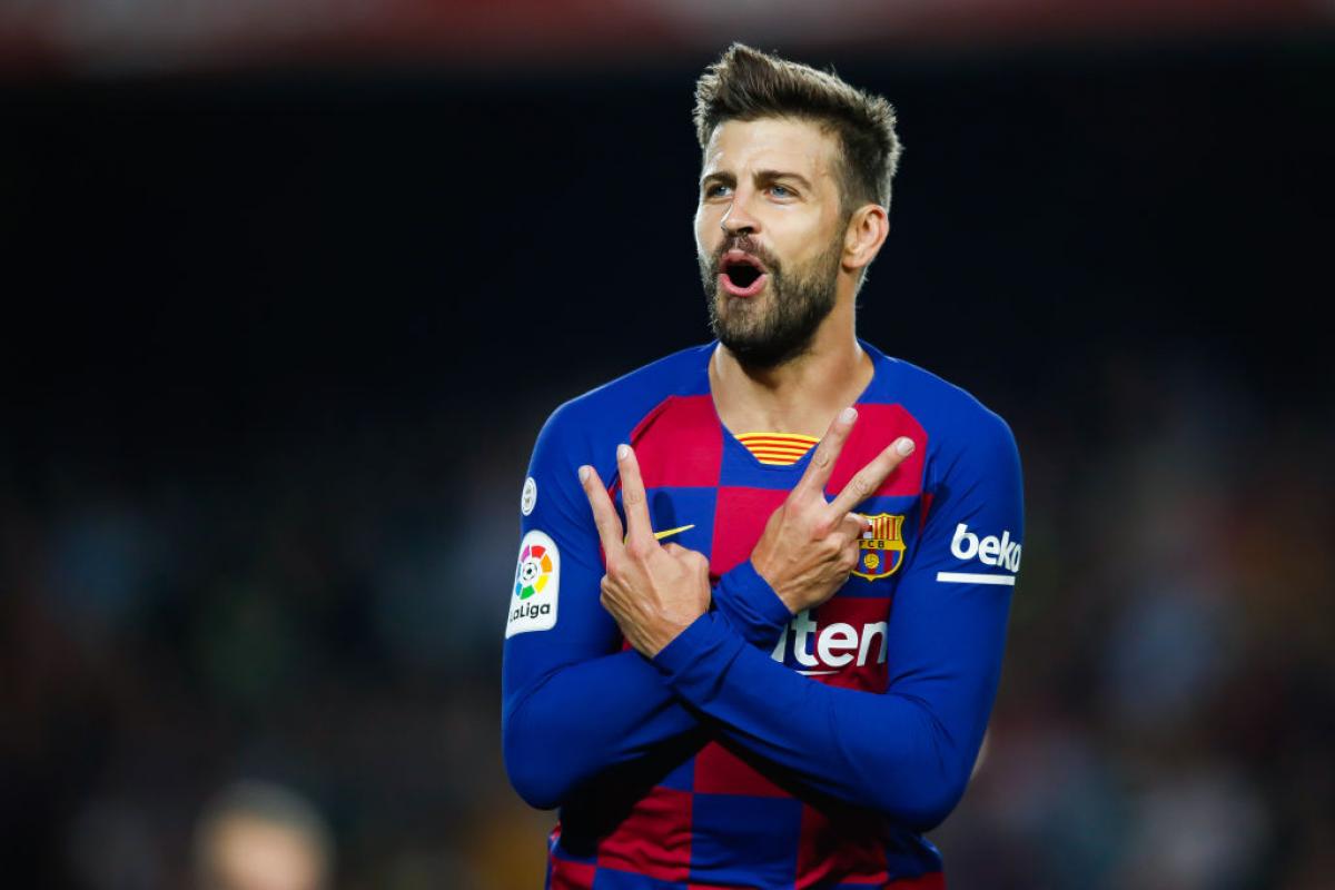 Pique dedicando un gol a Shakira.