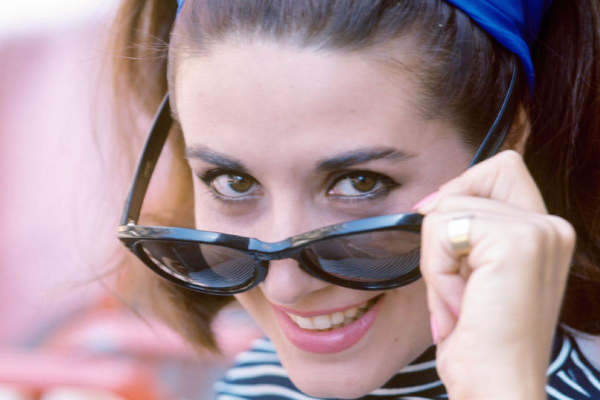 Concha Velasco posa en la plaza de España de Madrid en el año 1963.