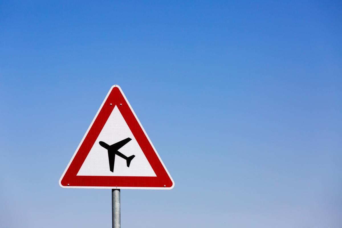 Señal de 'peligro avión'.