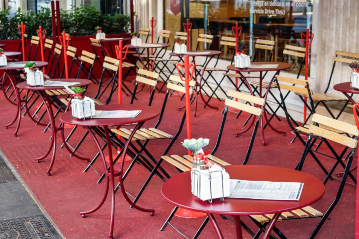 Imagen de archivo de una terraza de un establecimiento de Pastelería Mallorca en Madrid.