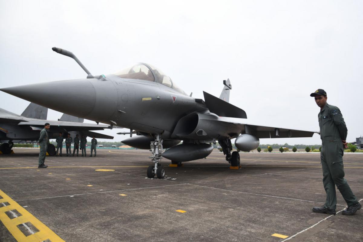 Un supercaza F-15 de las Fuerzas Armadas de Estados Unidos en una exhibición en India.