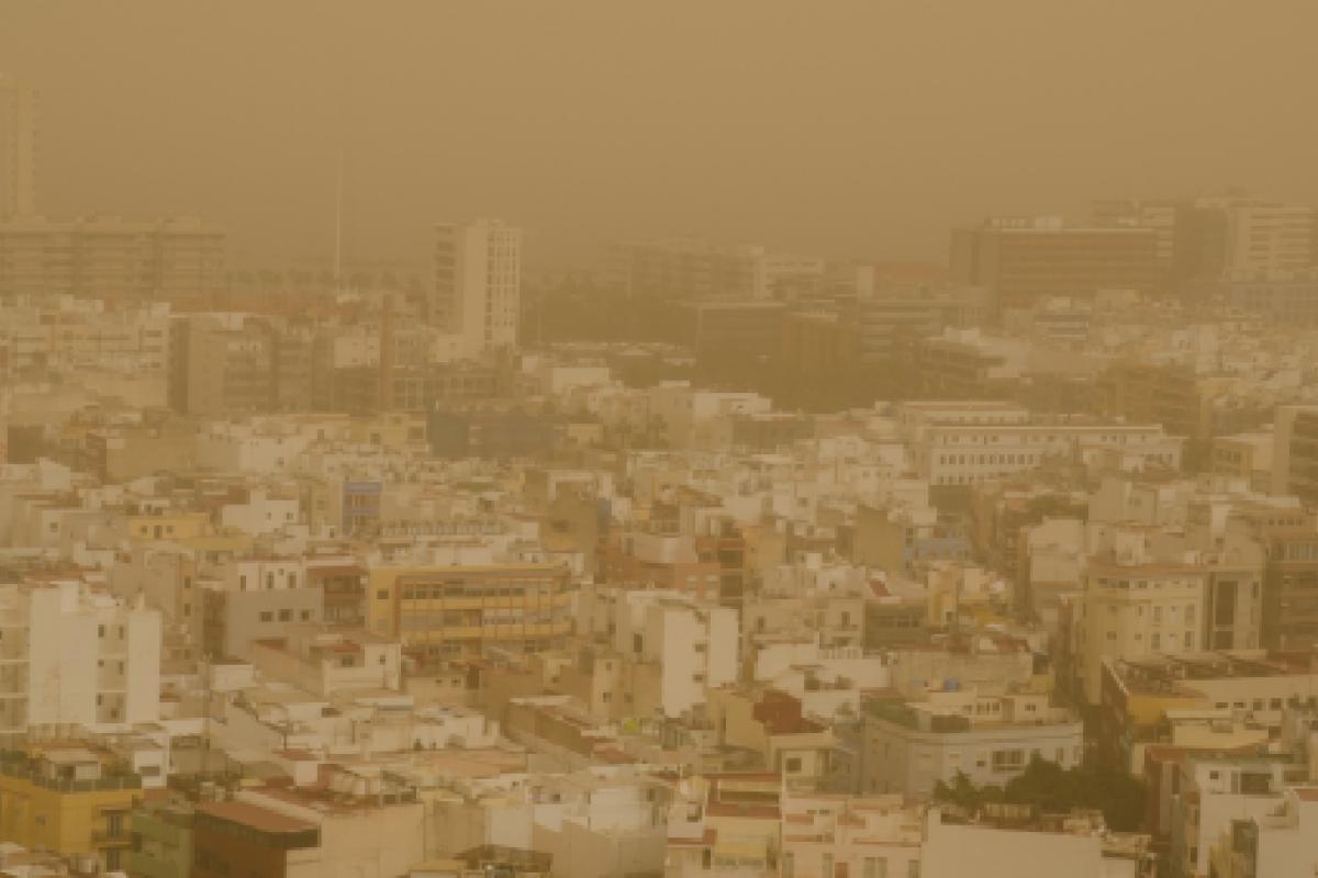 Imagen de archivo de Las Palmas de Gran Canaria cubierta por la calima