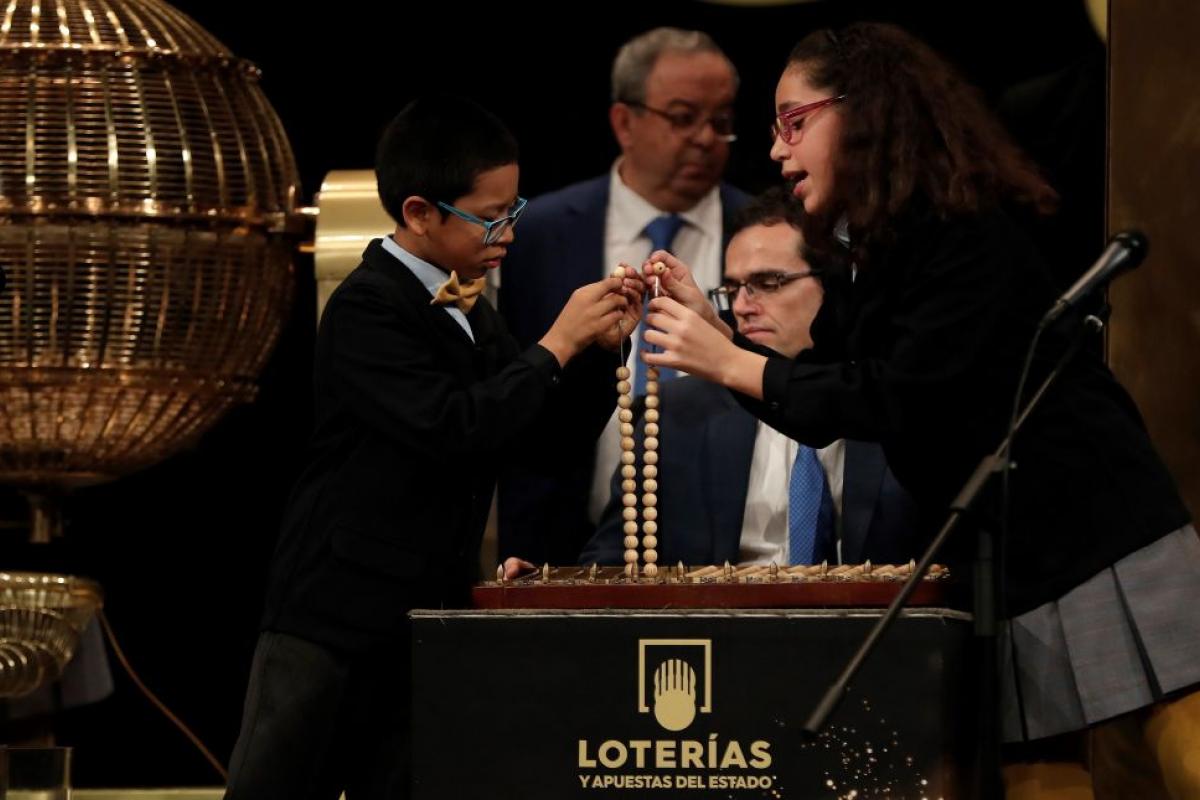 Niños de San Ildelfonso en la Lotería de Navidad.