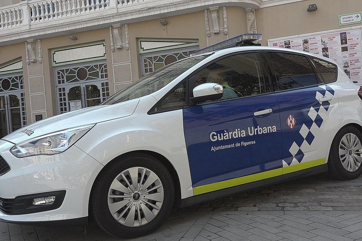 Vehículo de la Guardia Urbana de Figueres.