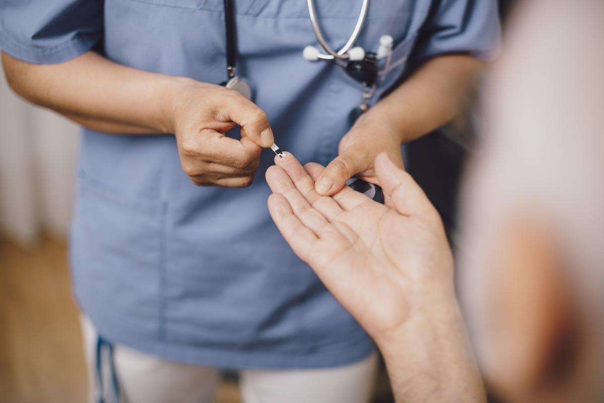 Varios estudios científicos han establecido una relación entre el consumo frecuente de sal y el desarrollo de diabetes tipo 2.