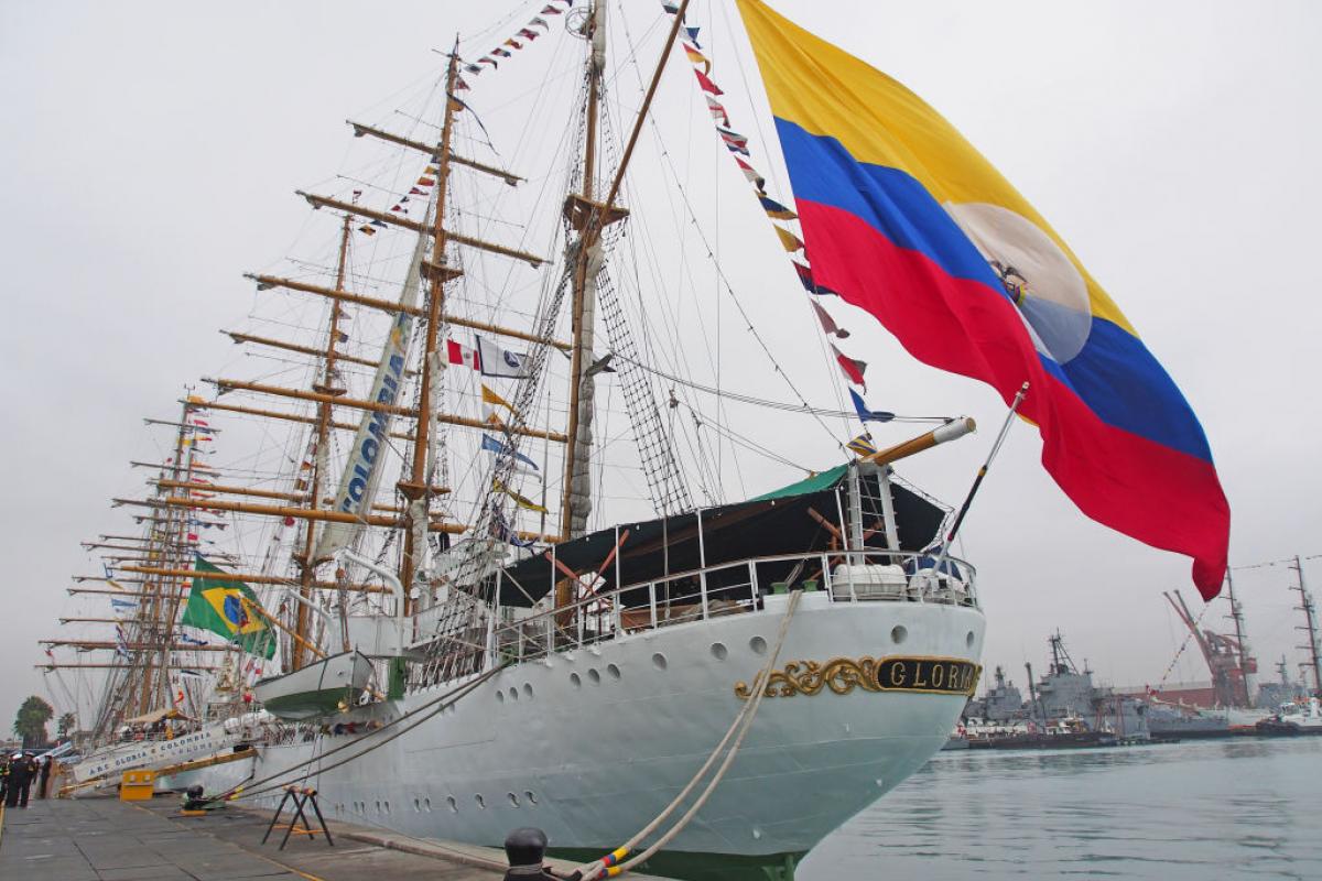 Velero militar de la ARC.