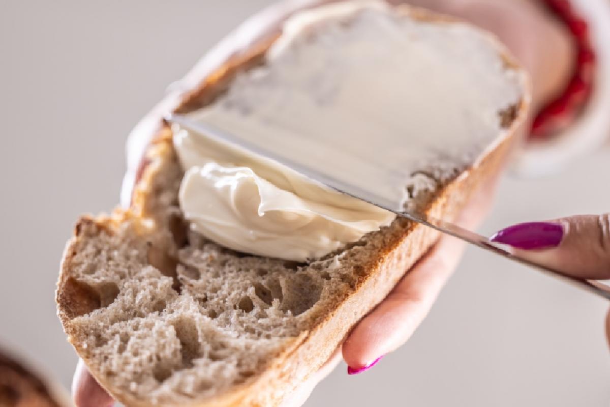 Tostada con margarina.