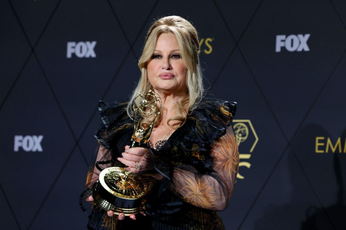 Jennifer Coolidge, premio a la mejor actriz de reparto por The White Lotus.