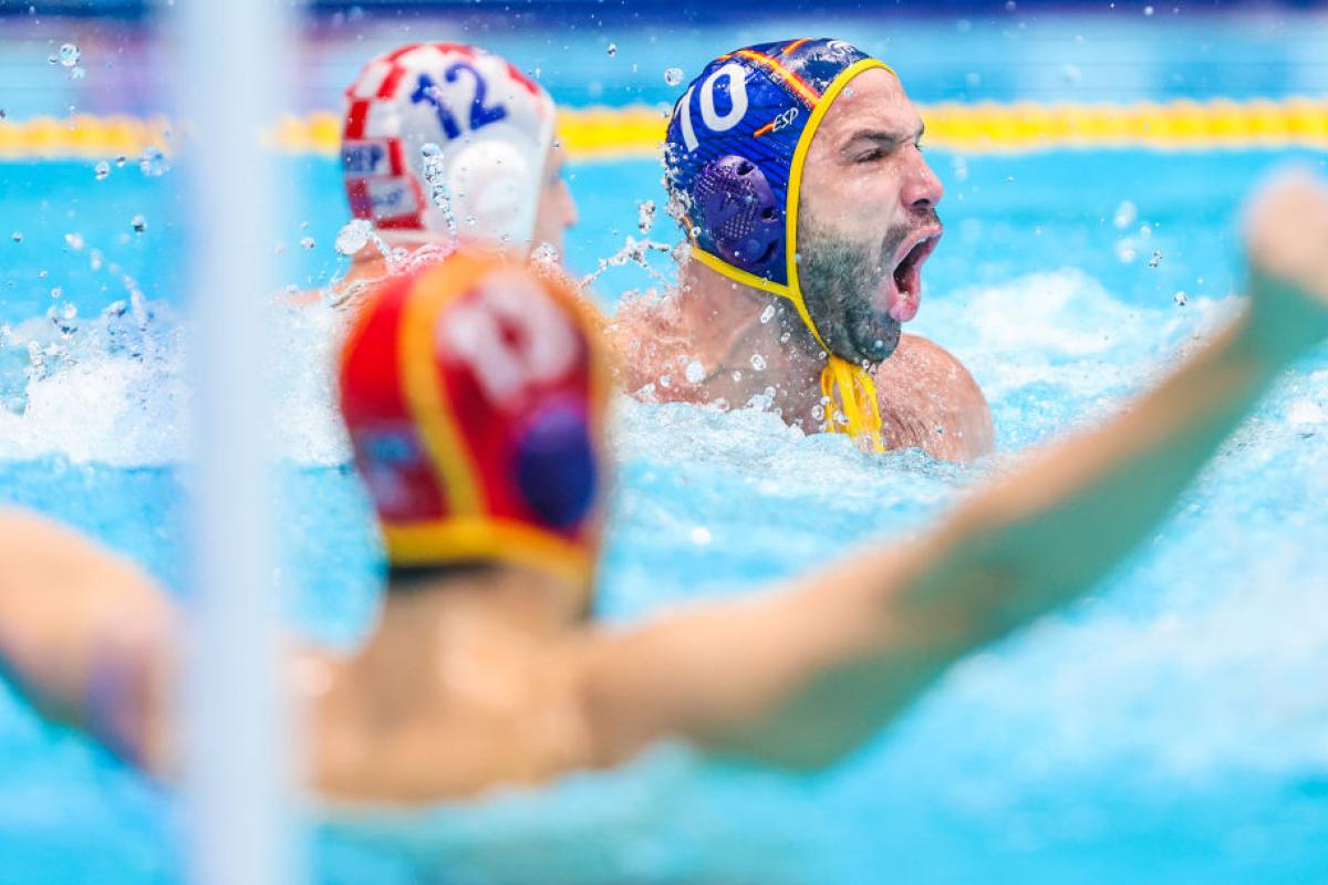 Momento de euforia de los jugadores españoles en la final