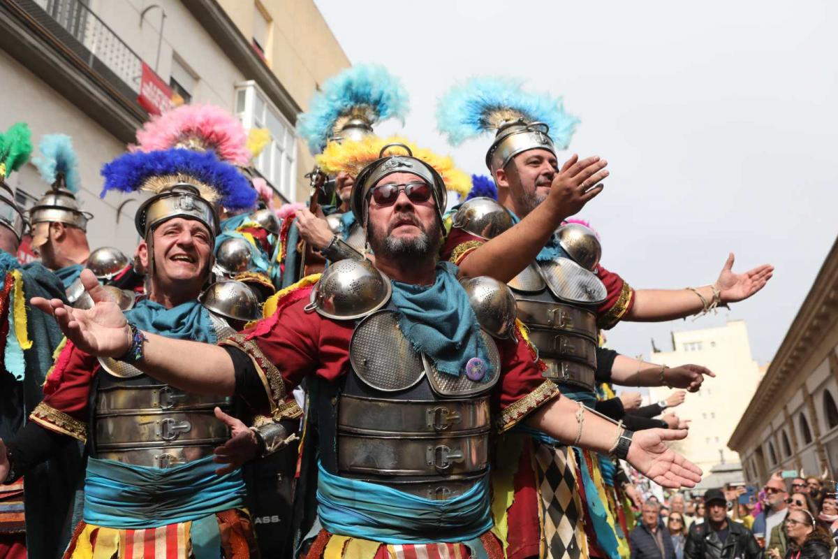 Comparsa durante el Carnaval de Cádiz