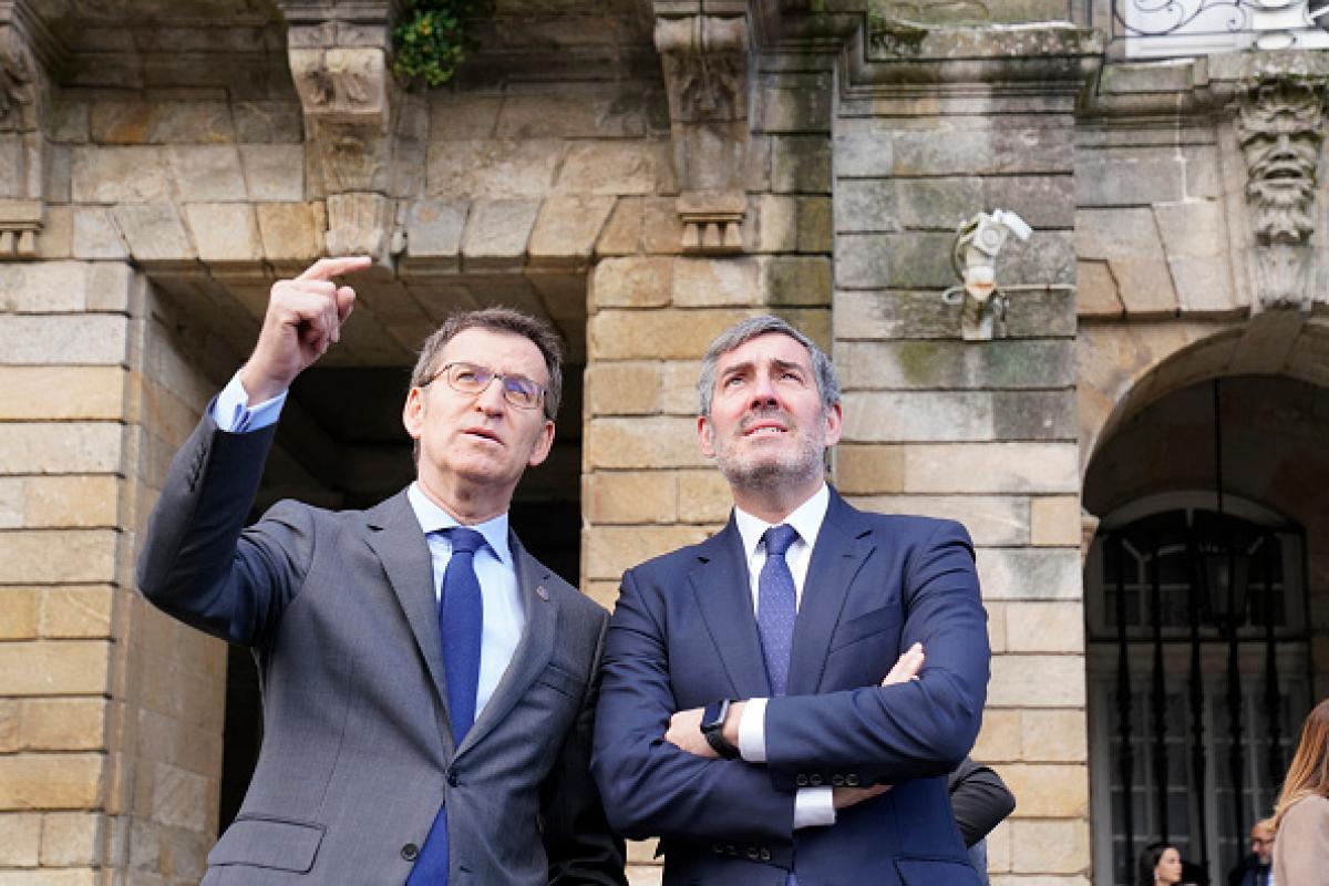 Feijóo, durante su etapa como presidente de la Xunta, acompañando al actual mandatario canario, Fernando Clavijo, en A Coruña.