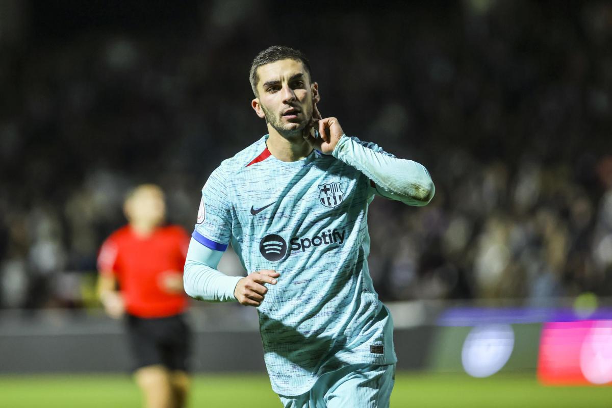 El delantero del Barcelona Ferrán Torres celebra tras marcar el 1-1 ante Unionistas de Salamanca