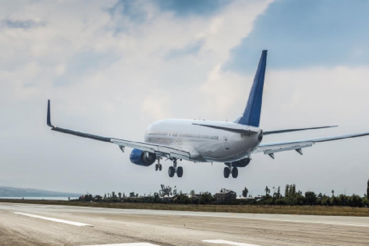 Pista de aterrizaje de un aeropuerto.