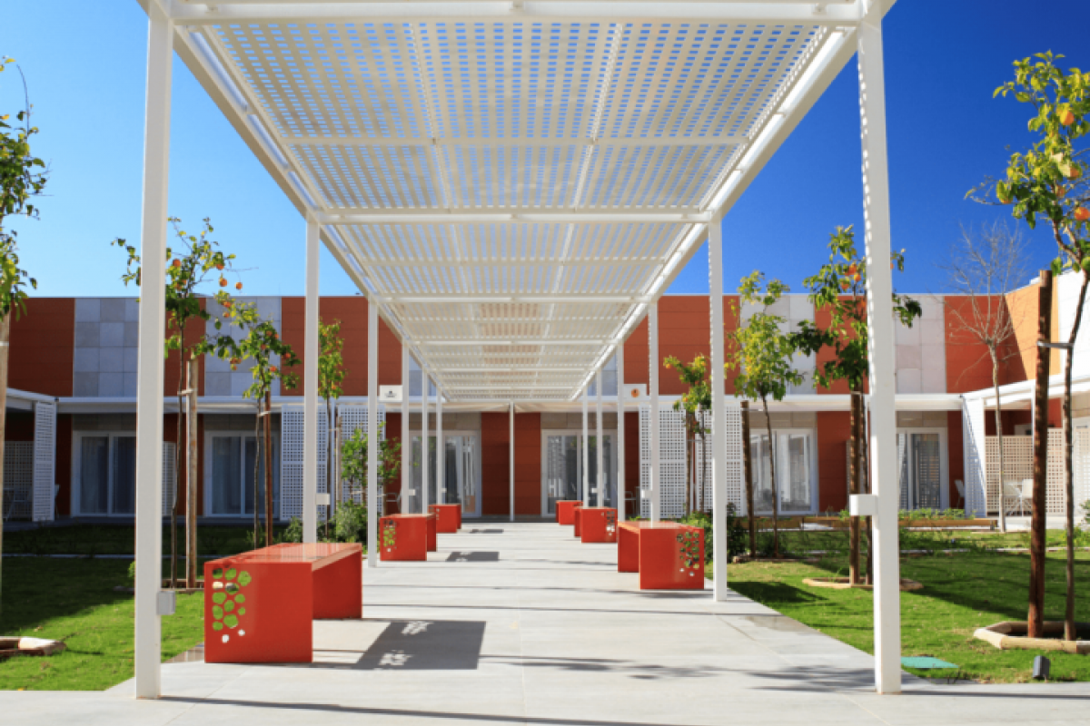 Vista del jardín de la nueva casa de la fundación infantil de la fundación Ronald McDonald.