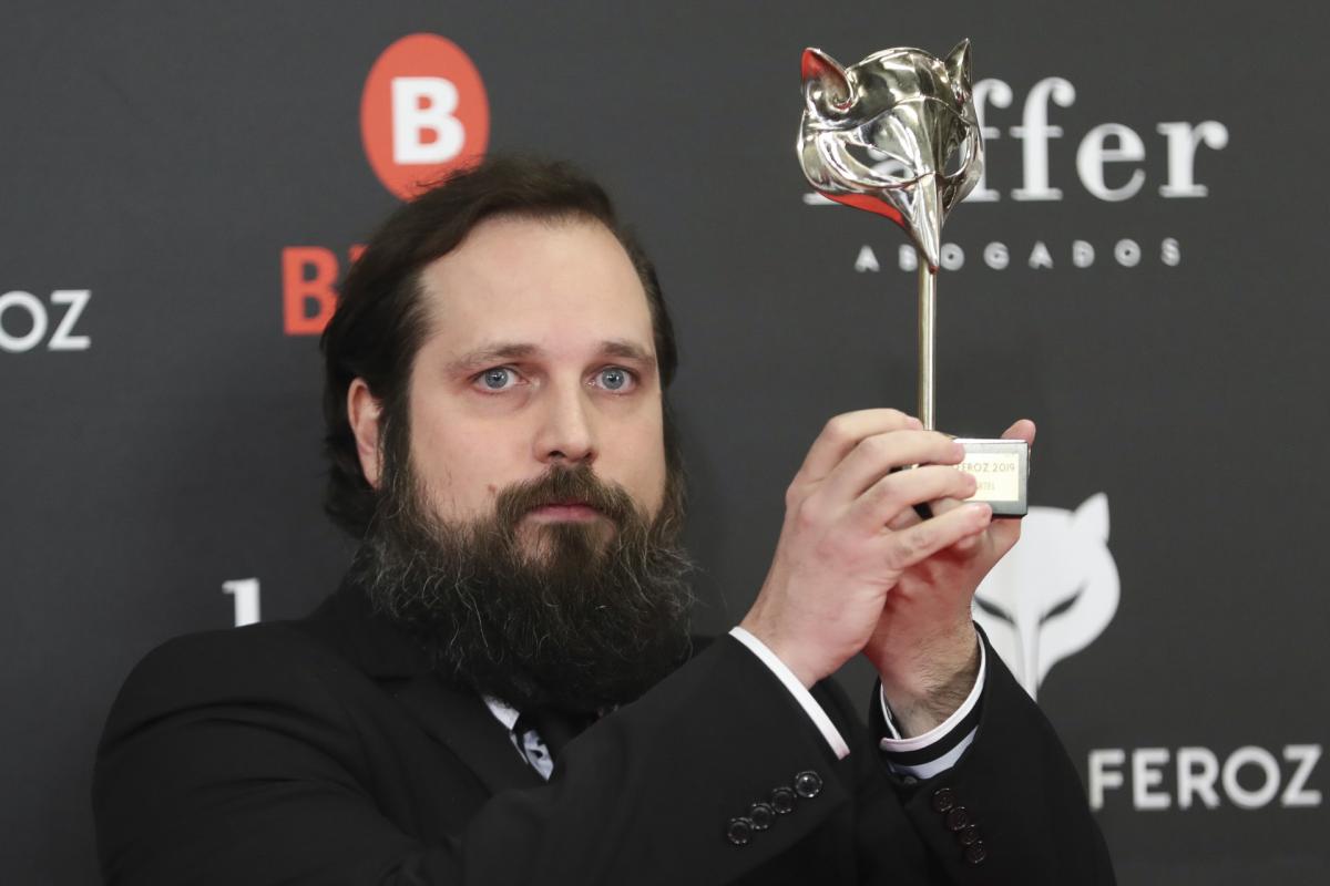 El director Carlos Vermut, en la sala de prensa tras los Premios Feroz celebrados en Bilbao el 19 de enero de 2019.