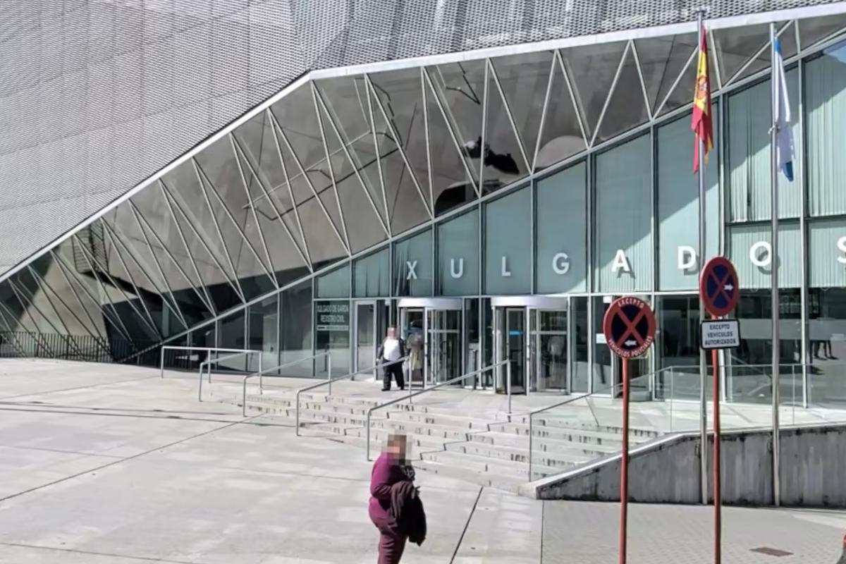 Exterior del edificio de los Juzgados de Ourense.