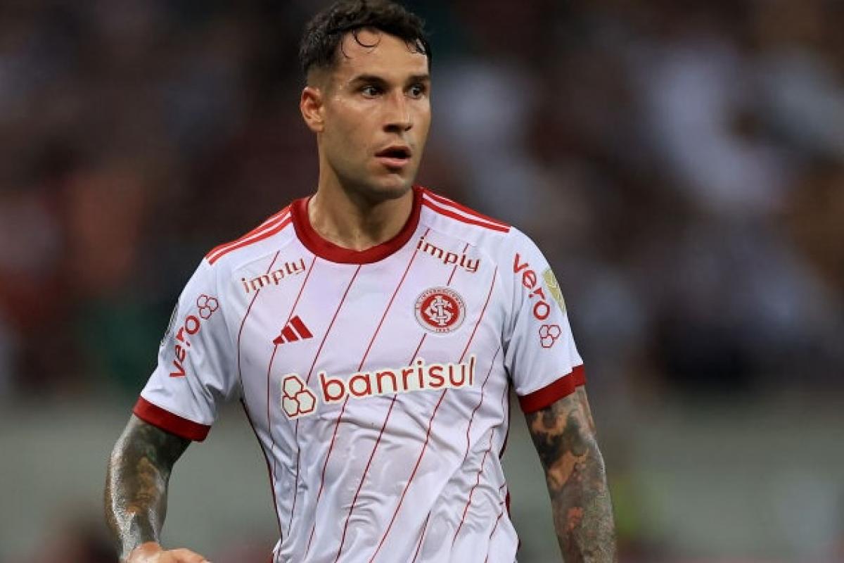 El futbolista Hugo Mallo, ex del Celta de Vigo, en un partido con el Internacional de Porto Alegre.