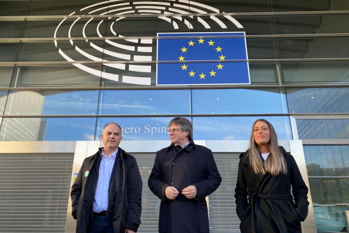 Puigdemont, con Jordi Turull y Míriam Nogueras en una reunión en Bruselas con Santos Cerdán