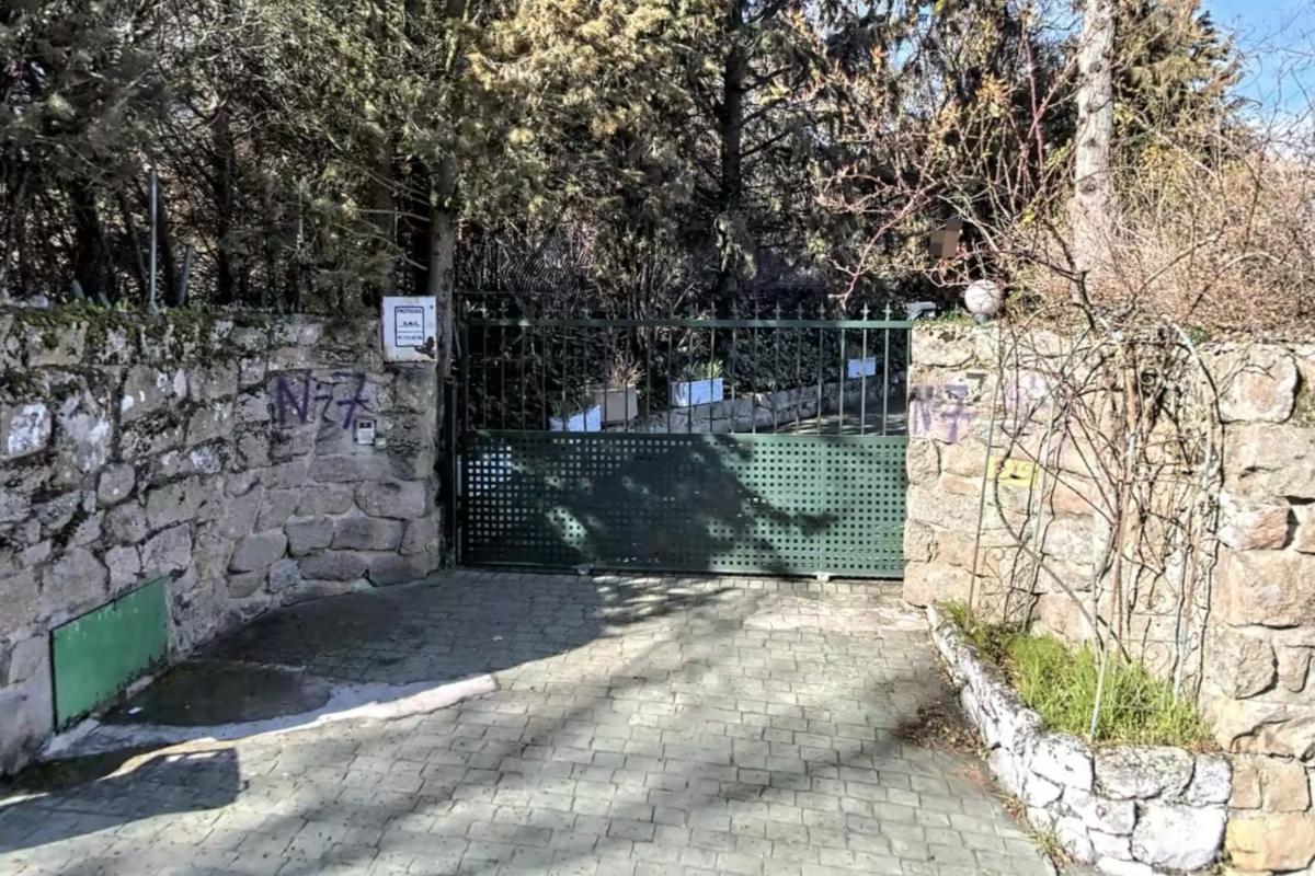 Exterior de la vivienda de Beatrice de Borbón en Las Rozas que sale a subasta.