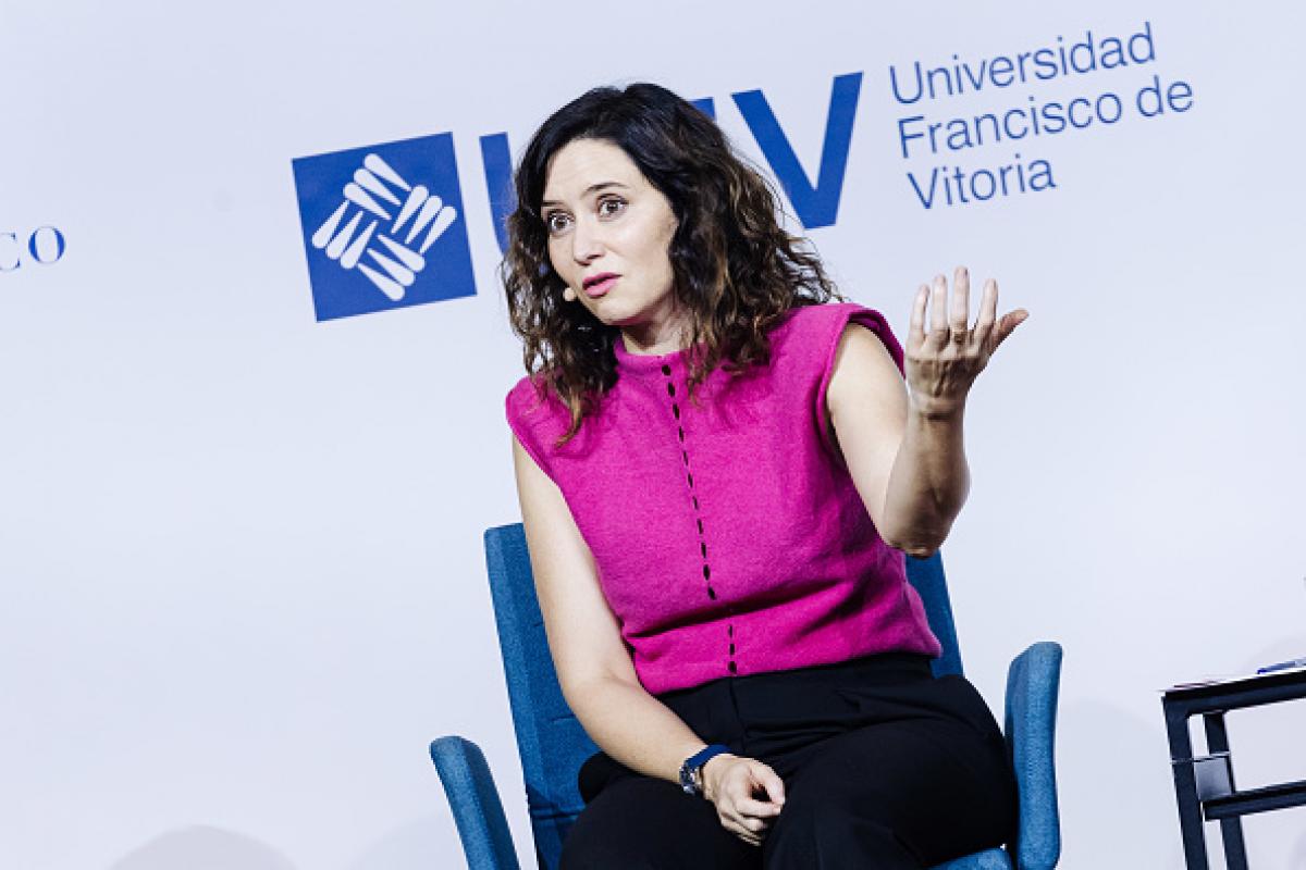 La presidenta madrileña, Isabel Díaz Ayuso, durante el encuentro junto al expresidente José María Aznar.