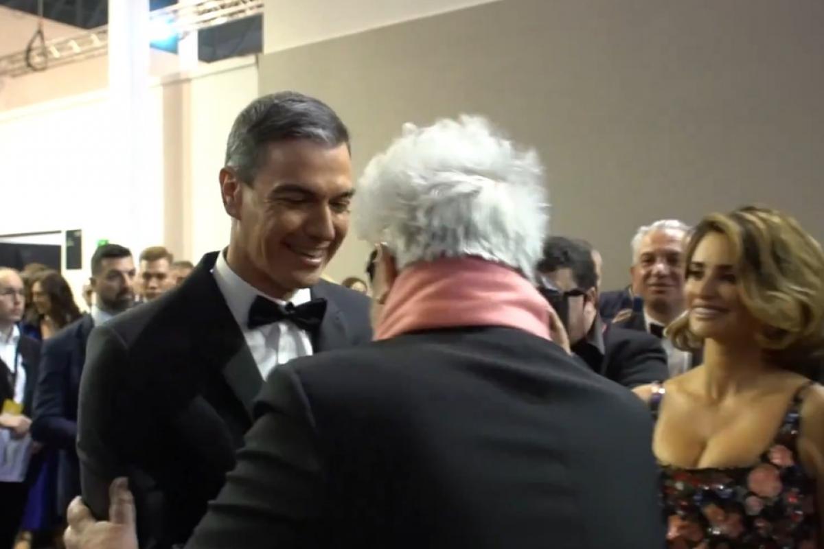 Pedro Sánchez con Pedro Almodóvar y Penélope Cruz