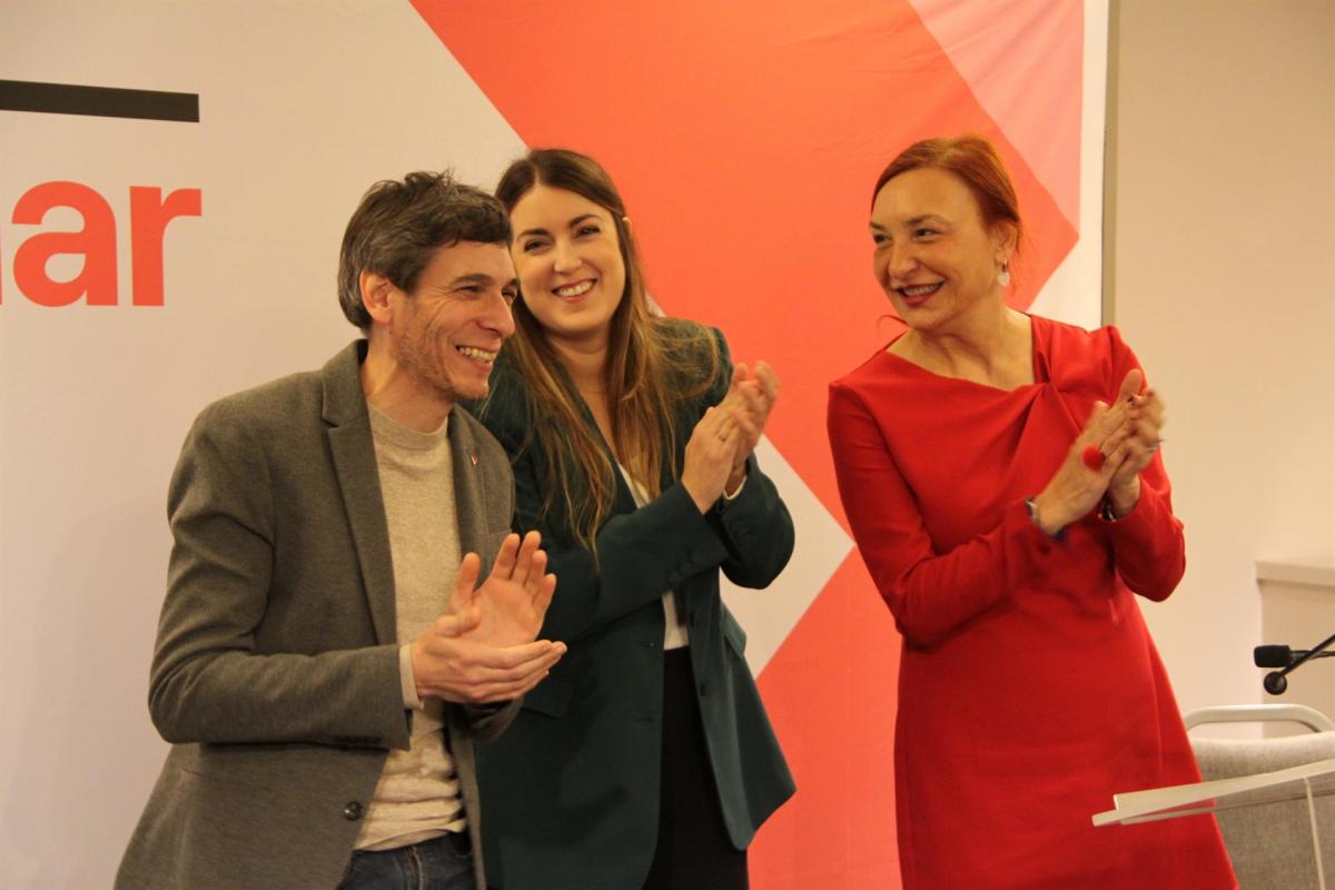 Alba García, candidata a lehendakari de la coalición Sumar, (en el centro) junto a Jon Hernández, de Ezker Anitza-IU, y Carmen Muñoz.