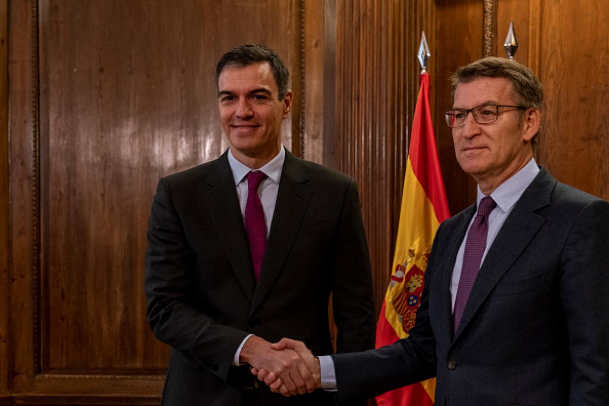 Pedro Sánchez y Feijóo, en sendas imágenes de archivo.