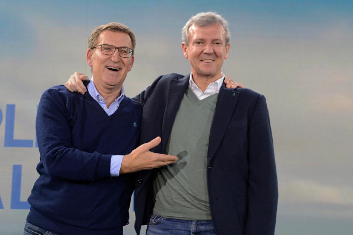 El líder del PP y expresidente de la Xunta de Galicia, Alberto Nuñez Feijóo, y el actual mandatario en funciones y sucesor, Alfonso Rueda, en una imagen de archivo.