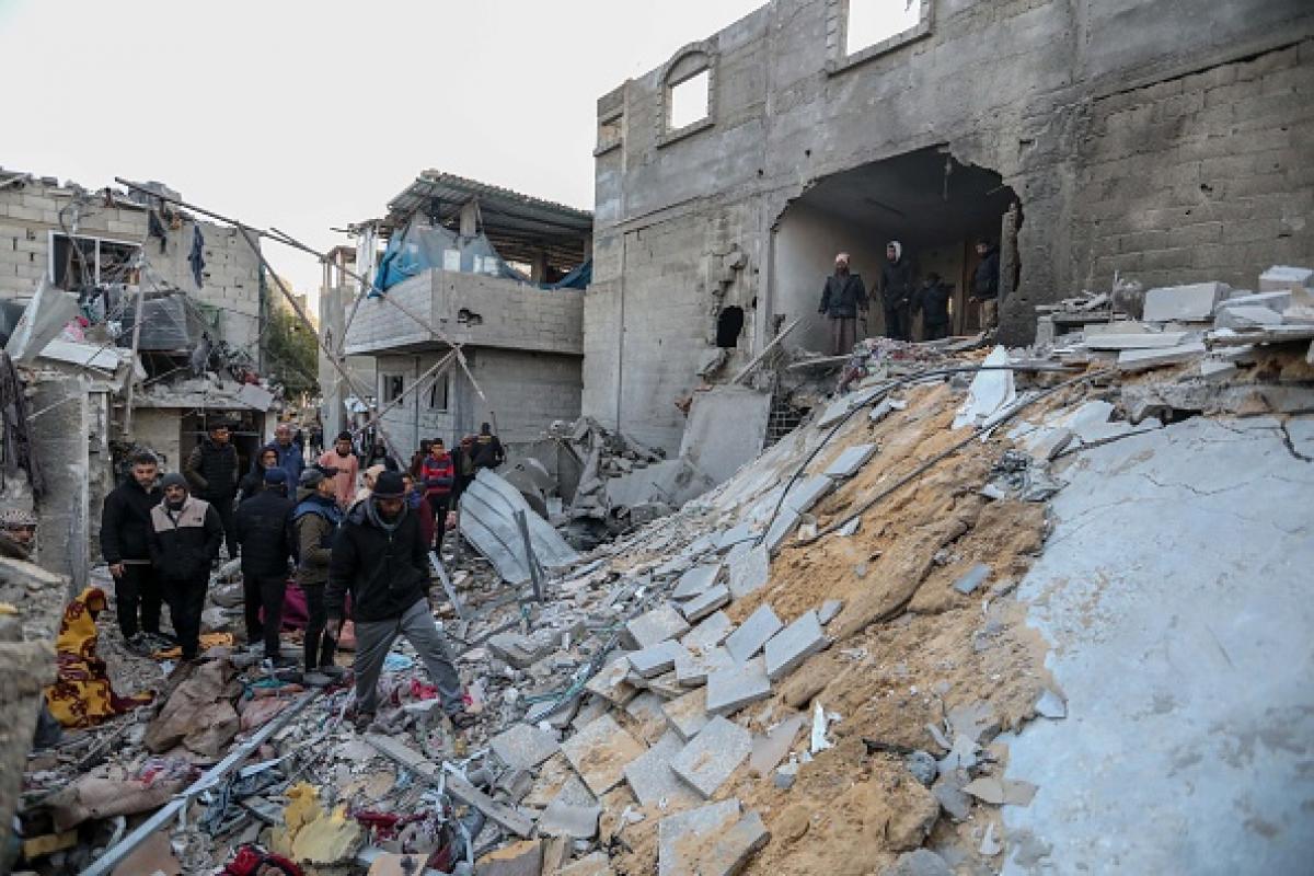 Imagen de archivo de un edificio en ruinas en el clave de Rafah, en la Franja de Gaza.