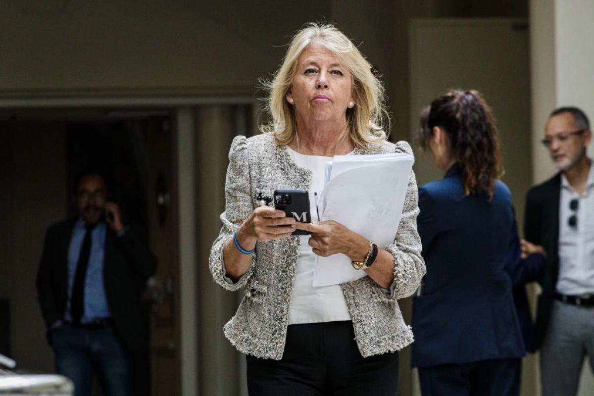 La alcaldesa de Marbella, Angeles Muñoz, en los pasillos del Senado durante una sesión.